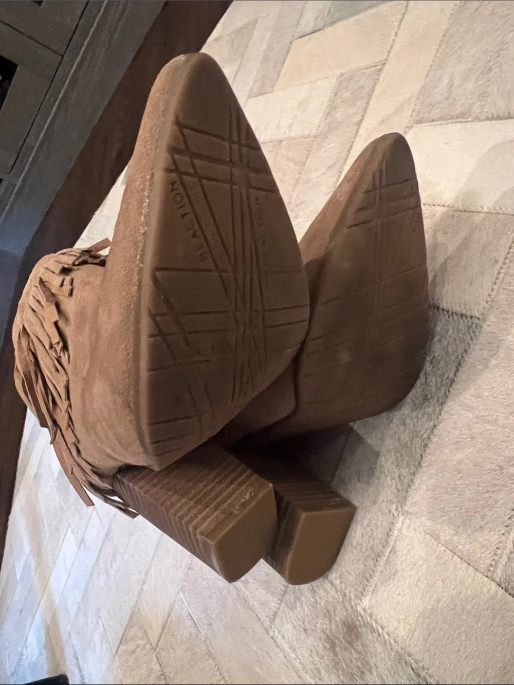 Kenneth Cole reaction tan suede fringe booties size 6